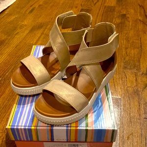 Mia girls size 3 Rose gold sandals